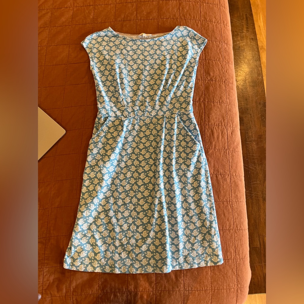 Boden cotton dress. Cap sleeves with pockets.